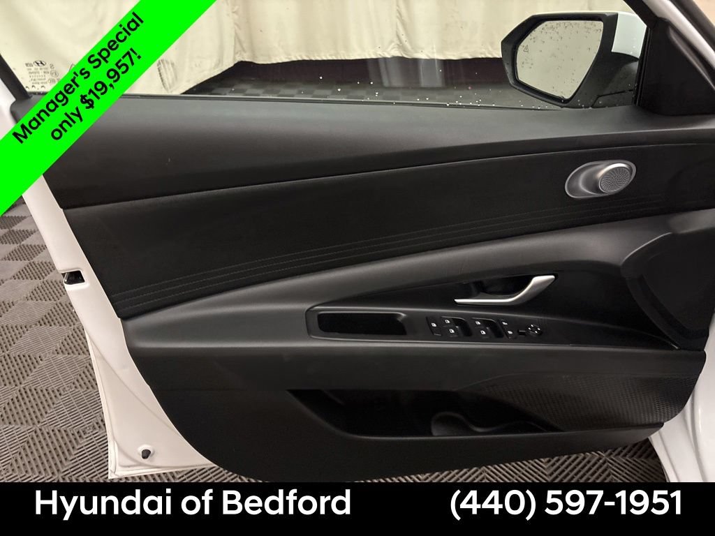 Certified 2026 Hyundai Elantra SE w/ Cargo Package FWD image 11
