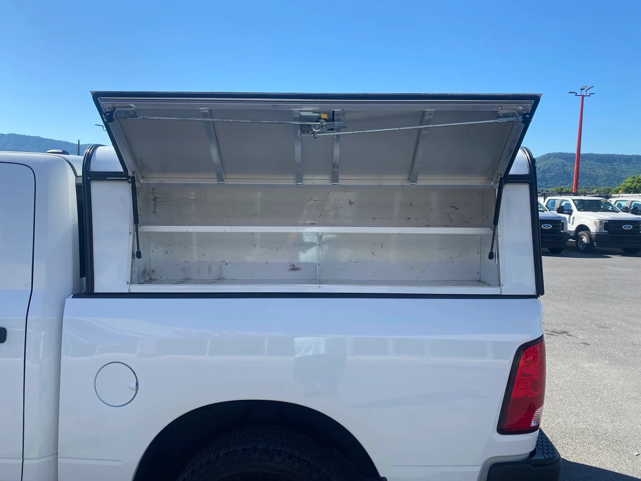 Used 2016 RAM 1500 ST AWD/4WD image 32