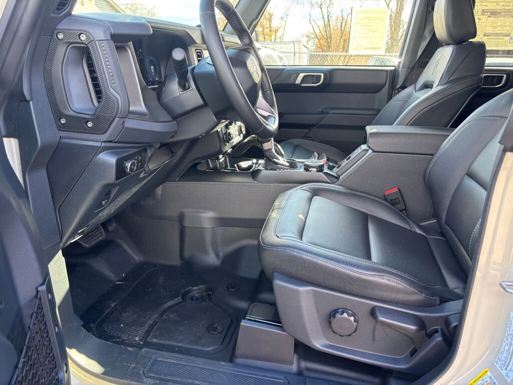 New 2025 Ford Bronco Badlands w/ Sasquatch Package image 9