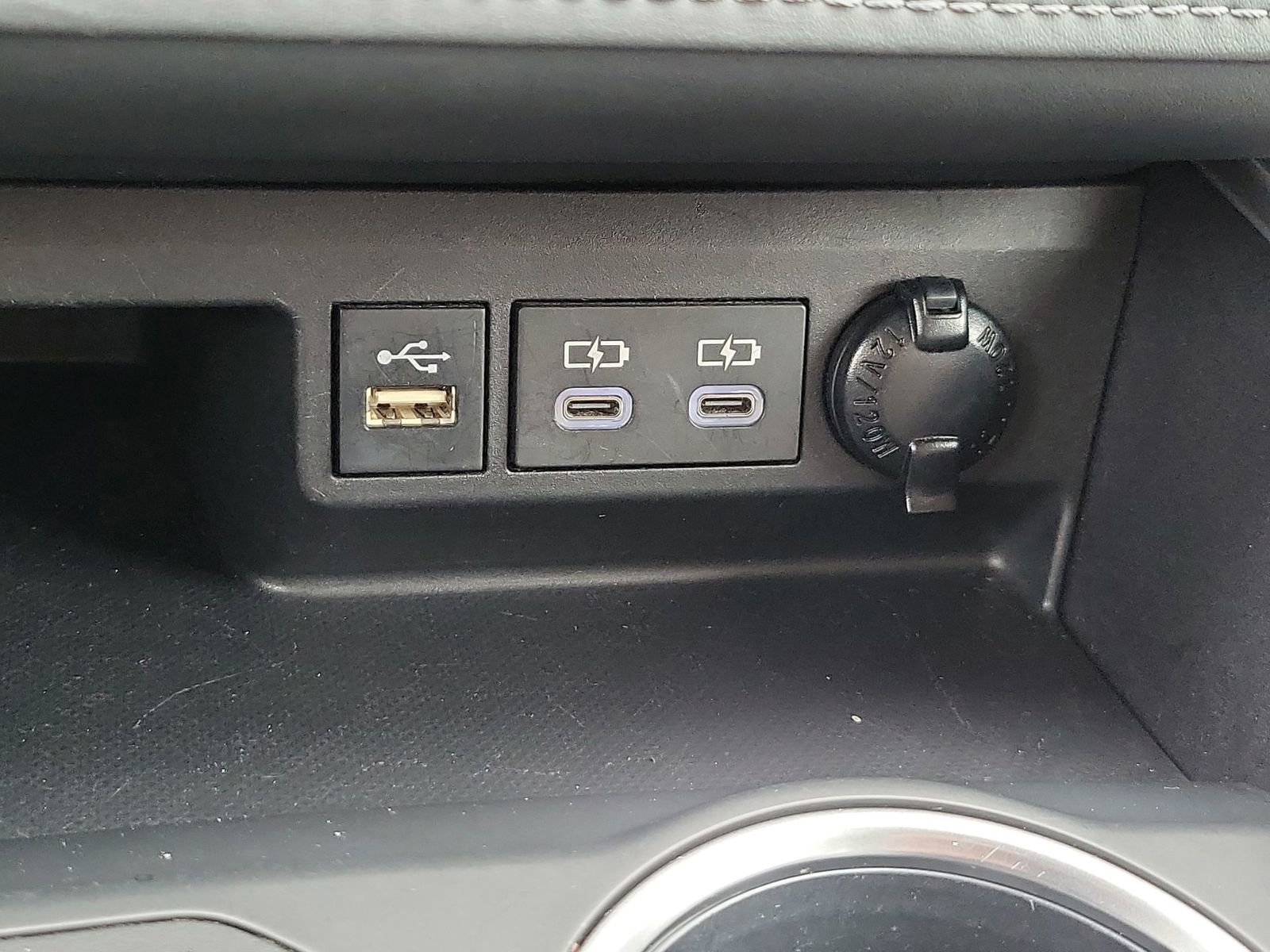 Used 2024 Toyota Highlander LE image 33