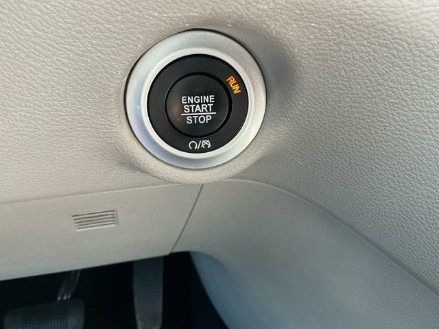 Used 2023 Chrysler Pacifica Touring-L FWD image 27