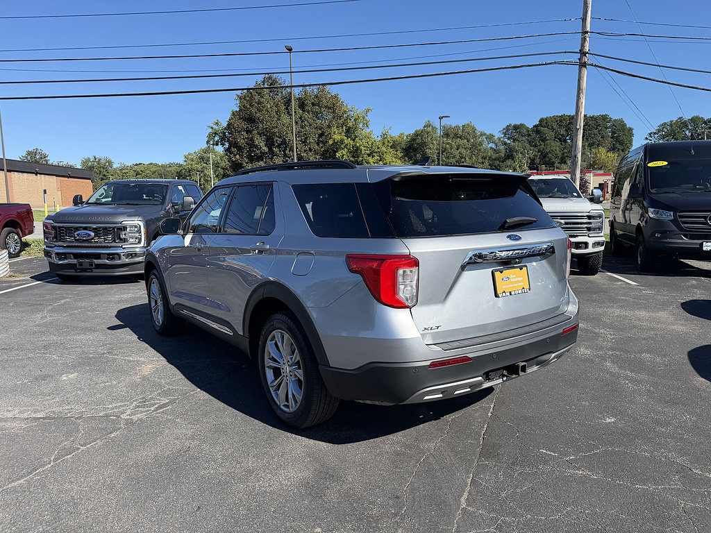 Used 2023 Ford Explorer XLT w/ Equipment Group 202A AWD/4WD image 3