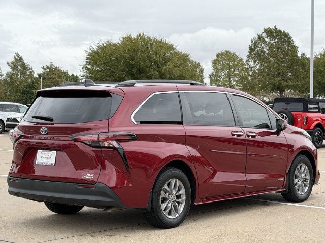 Used 2021 Toyota Sienna XLE FWD image 4