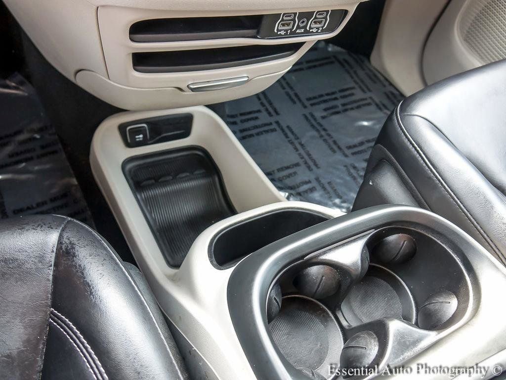 Used 2023 Chrysler Pacifica Touring-L FWD image 19