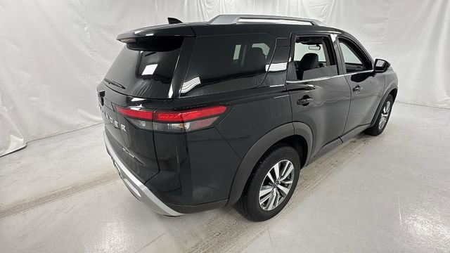 Certified 2025 Nissan Pathfinder SL image 3