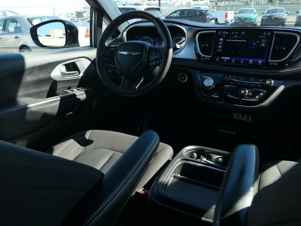Used 2024 Chrysler Pacifica Touring image 24