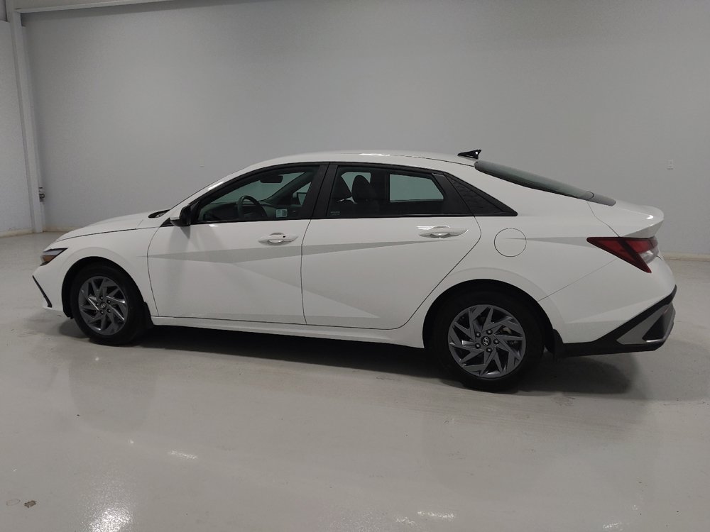 Used 2024 Hyundai Elantra SEL FWD image 3
