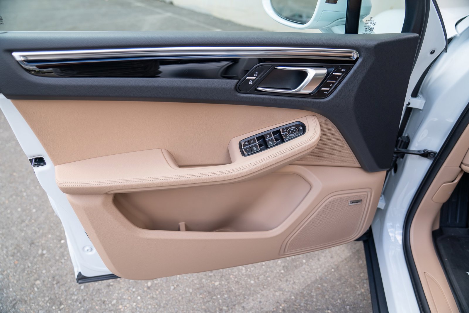 Certified 2025 Porsche Macan image 10