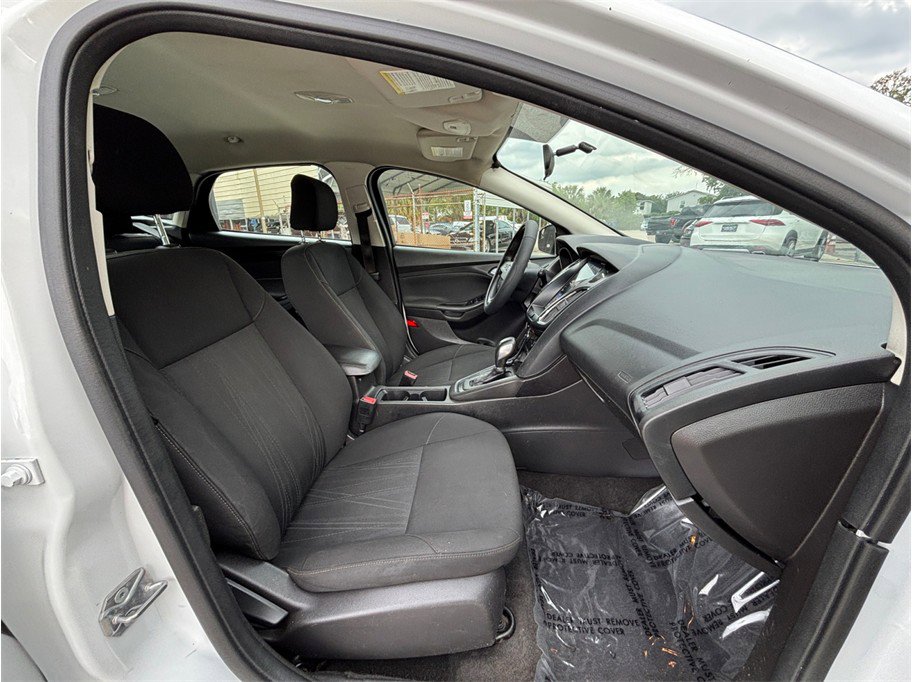 Used 2017 Ford Focus SE FWD image 30