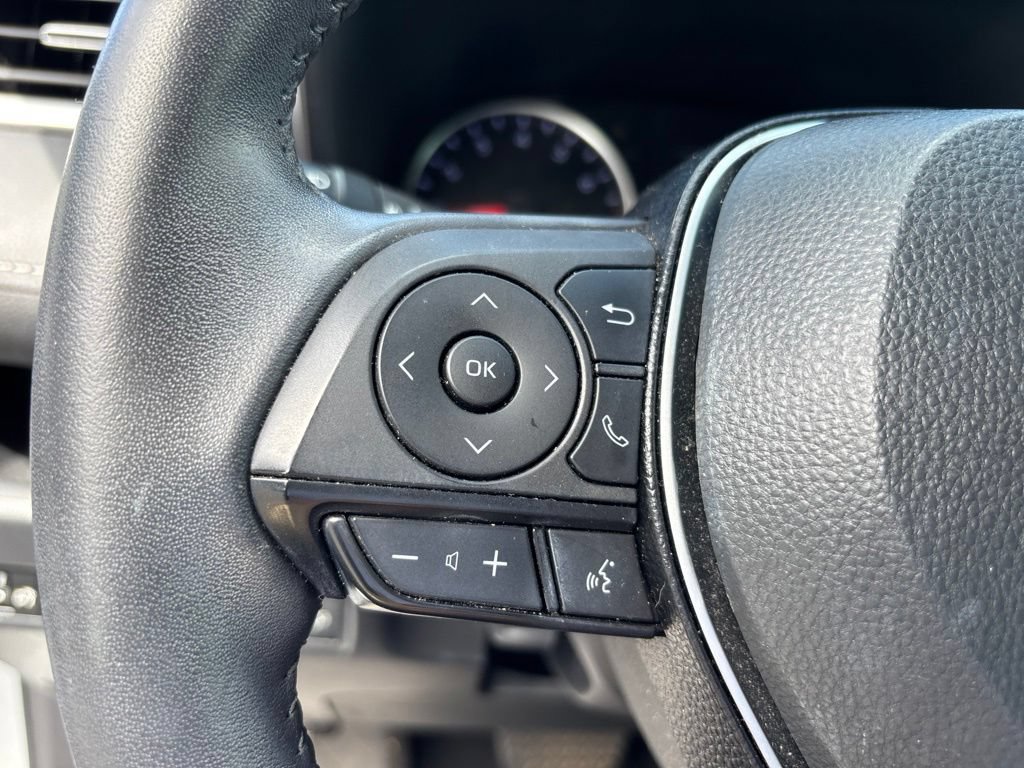 Used 2020 Toyota RAV4 XLE Premium w/ Carpet Mat Package FWD image 23