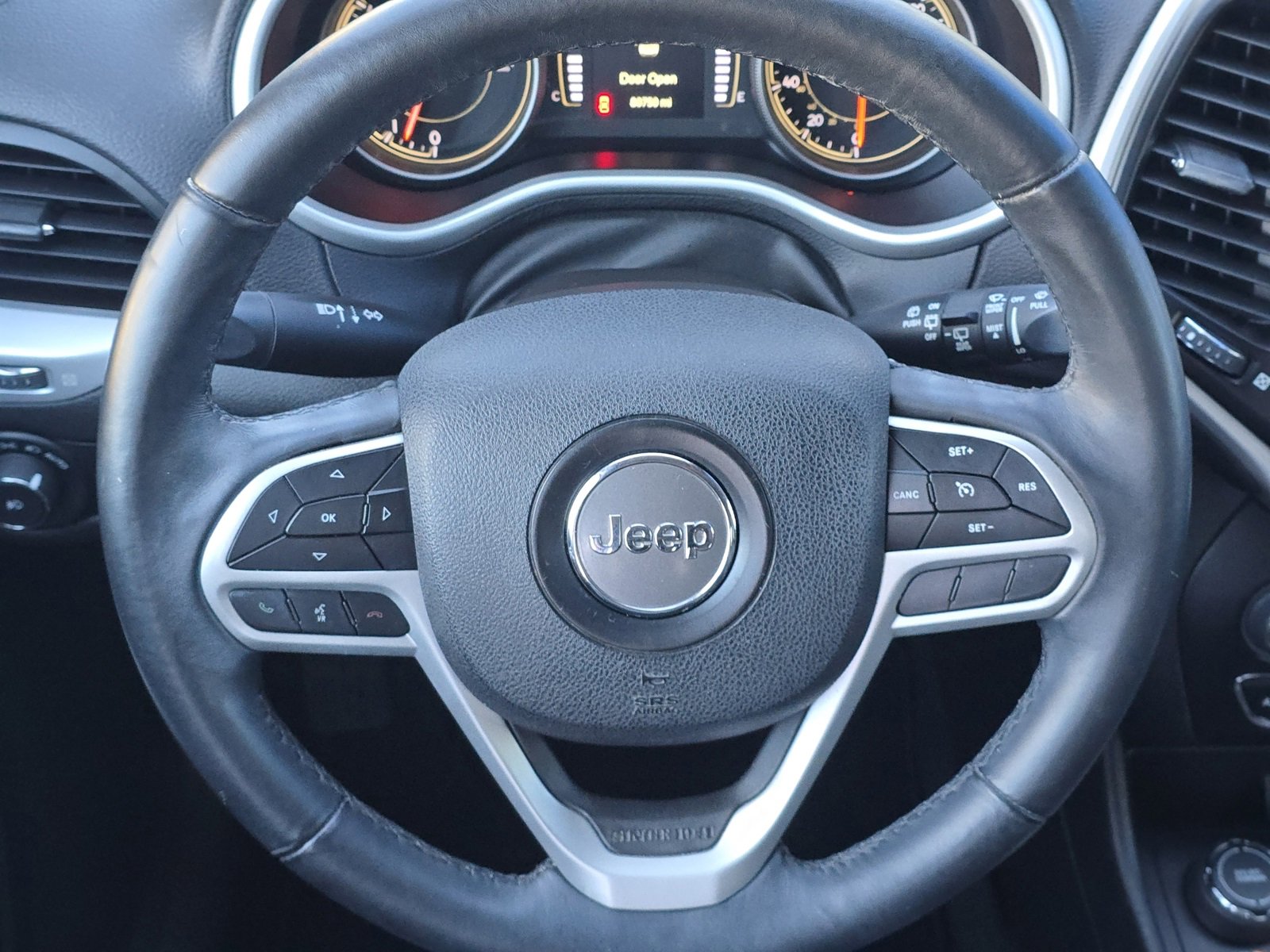 Used 2018 Jeep Cherokee Latitude Plus w/ Trailer Tow Group image 17