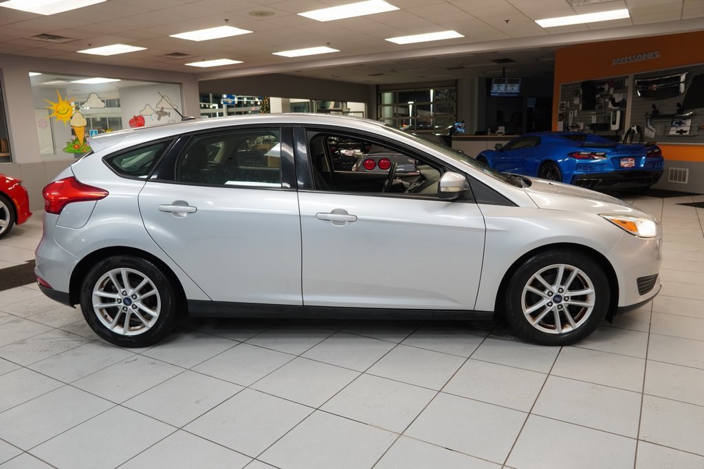 Used 2017 Ford Focus SE w/ SE Winter Package image 12