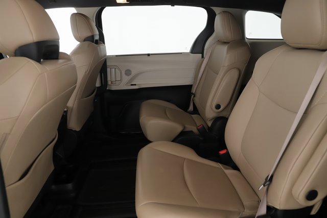 Used 2022 Toyota Sienna XLE image 27