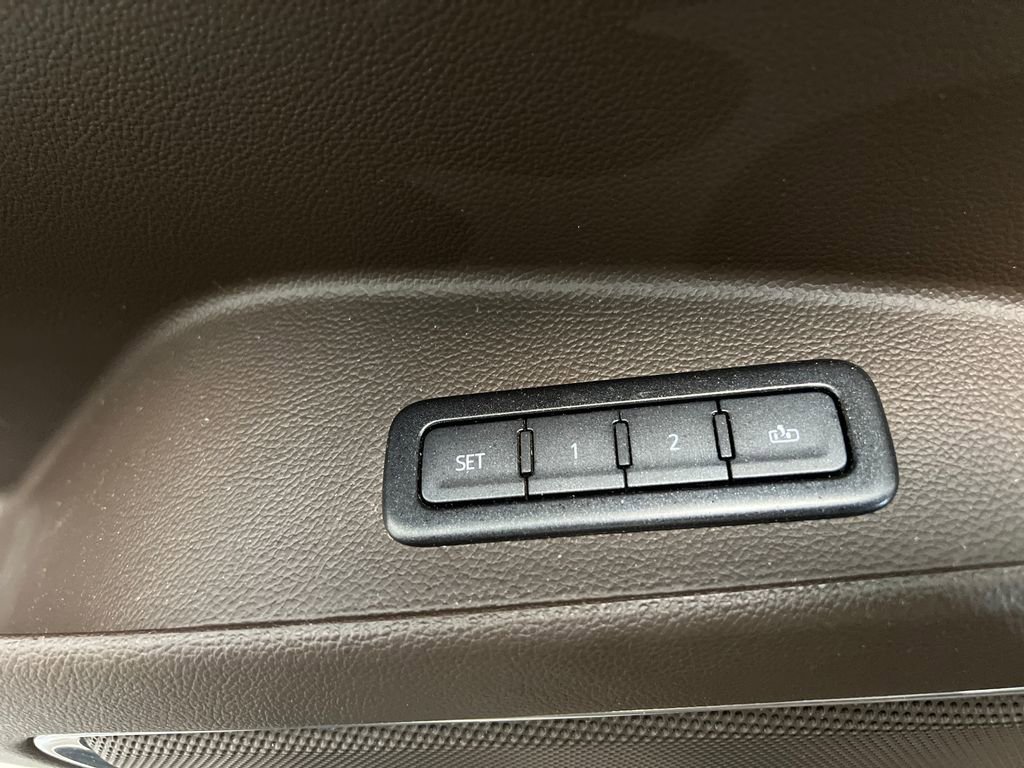 Used 2019 GMC Yukon Denali w/ Denali Ultimate Package AWD/4WD image 14
