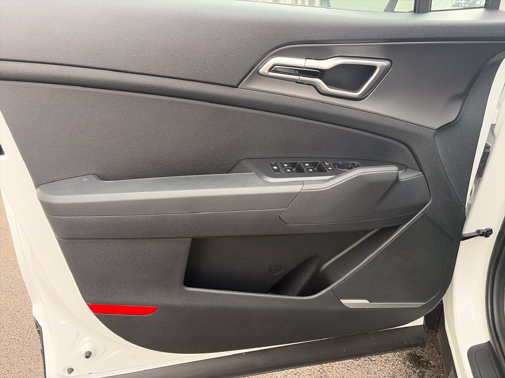 New 2027 Kia Sportage LX FWD image 15