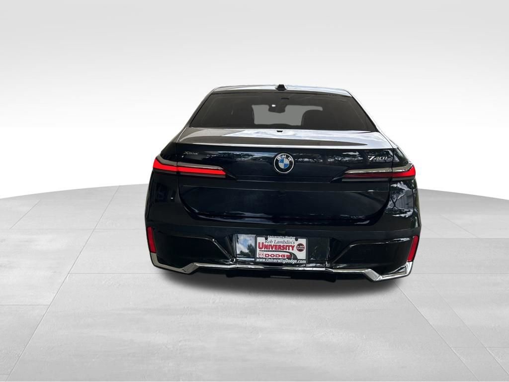 Used 2025 BMW 740i xDrive image 5