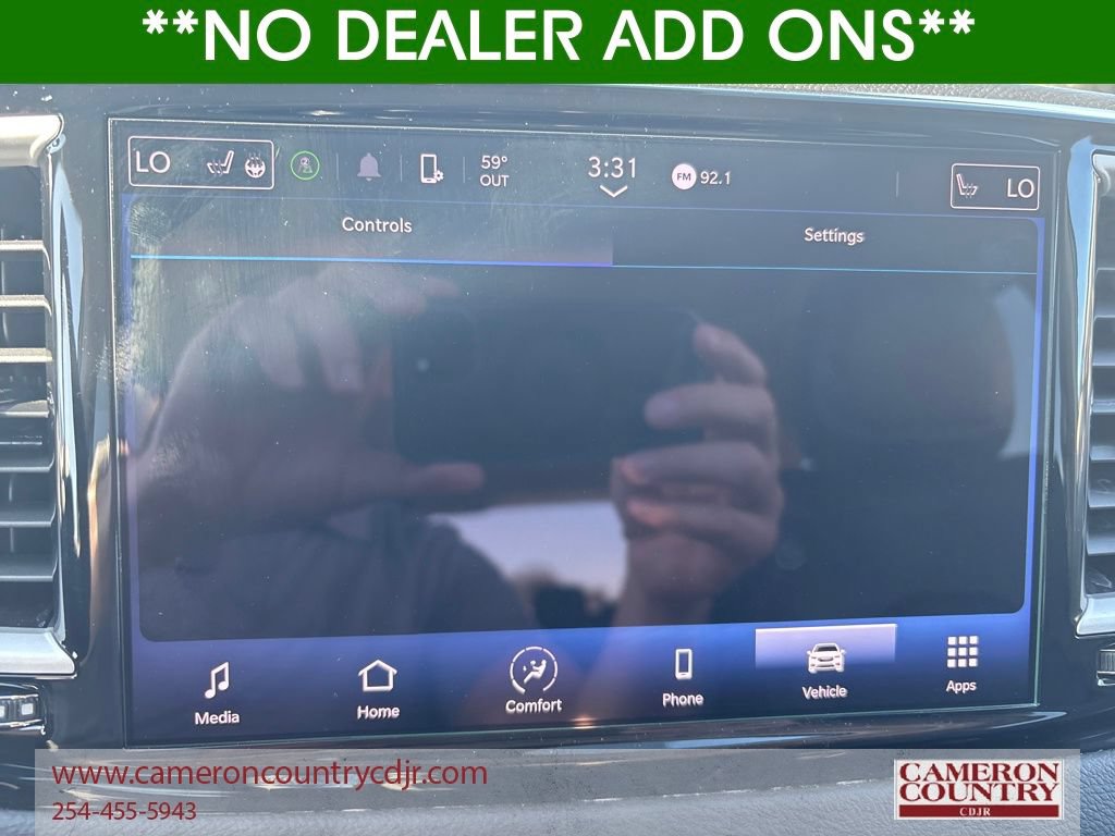 Used 2023 Chrysler Pacifica Touring-L FWD image 19