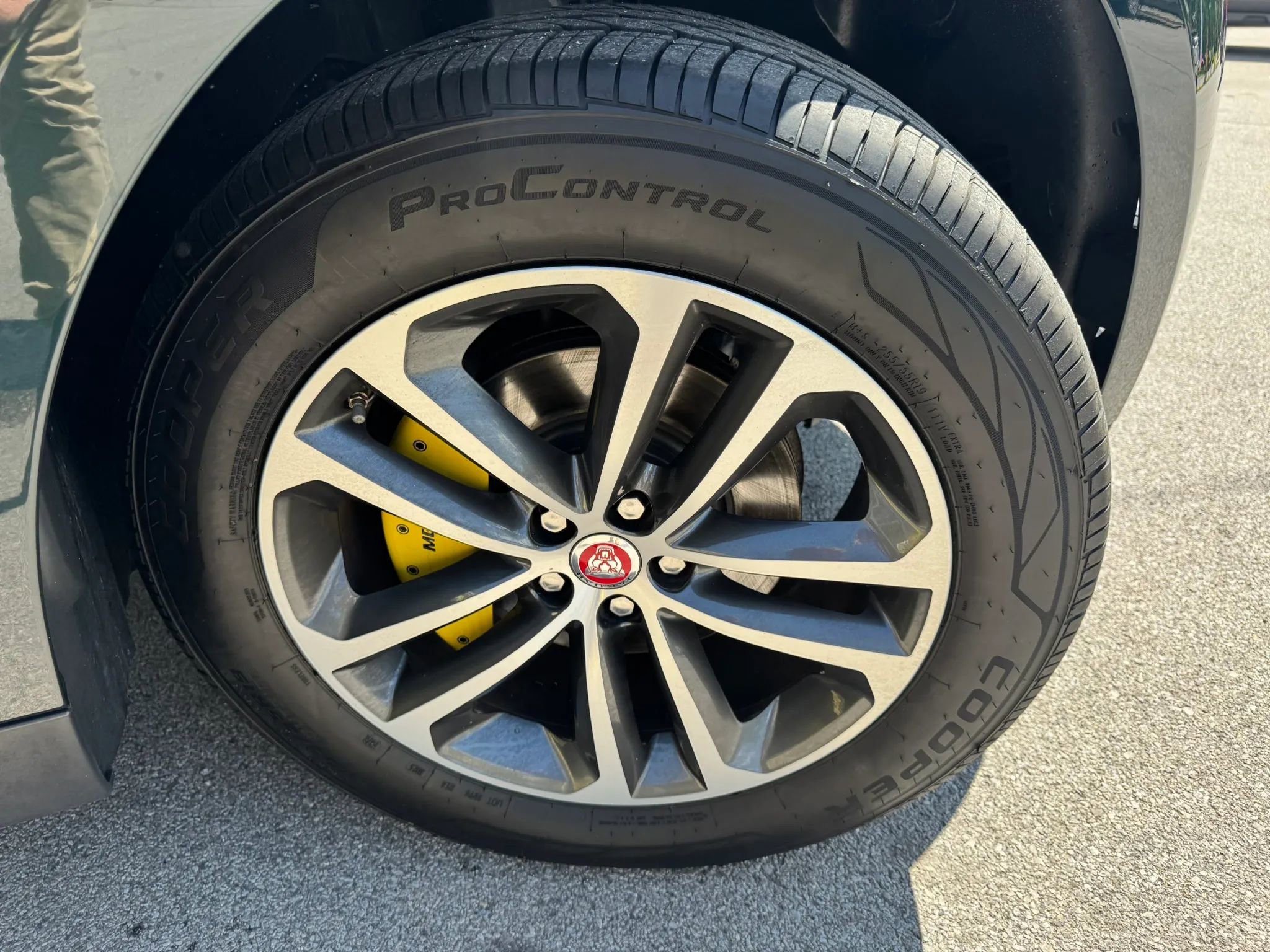 Used 2018 Jaguar F-PACE Premium AWD/4WD image 26