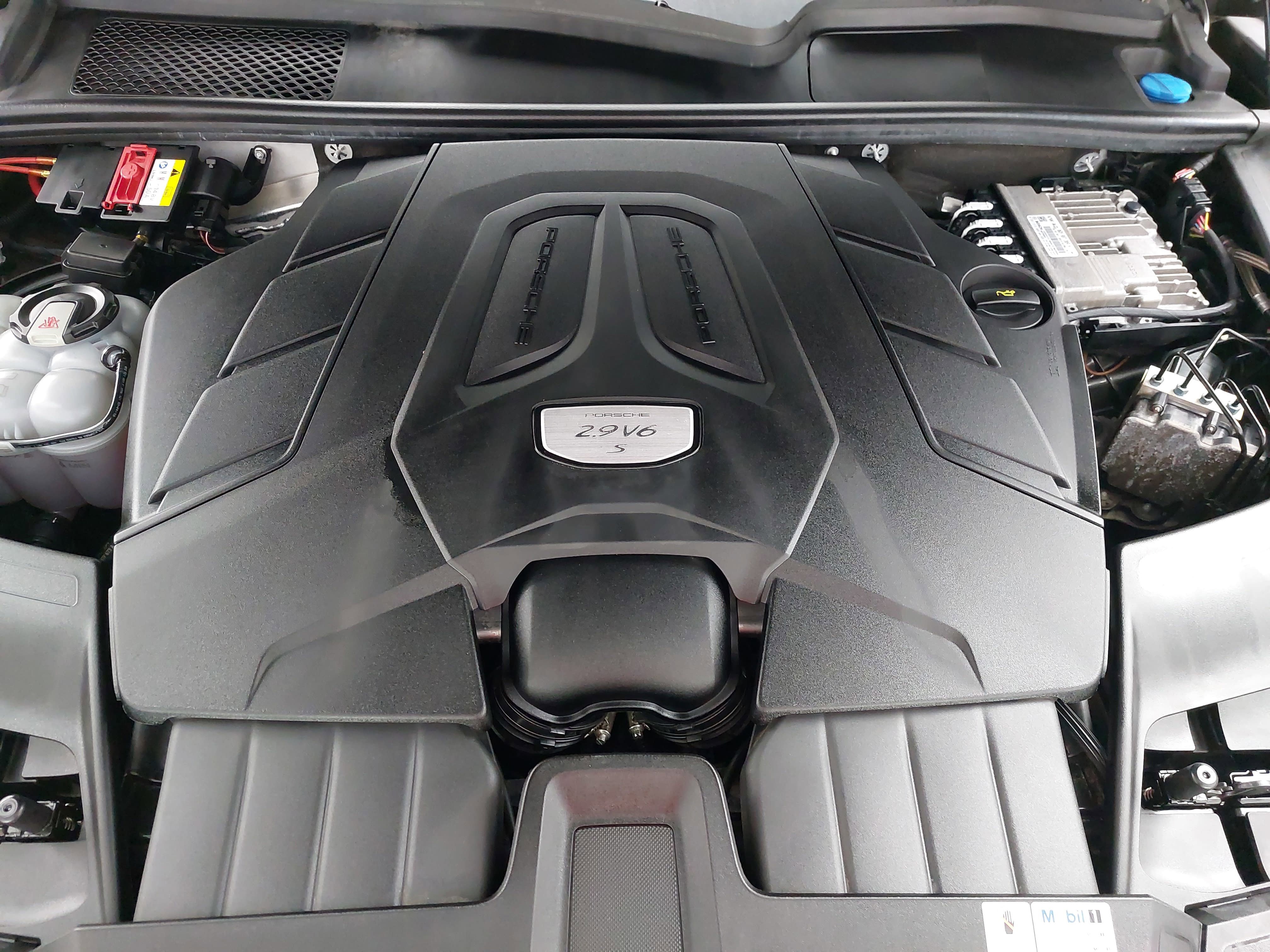 Certified 2019 Porsche Cayenne S AWD/4WD image 33