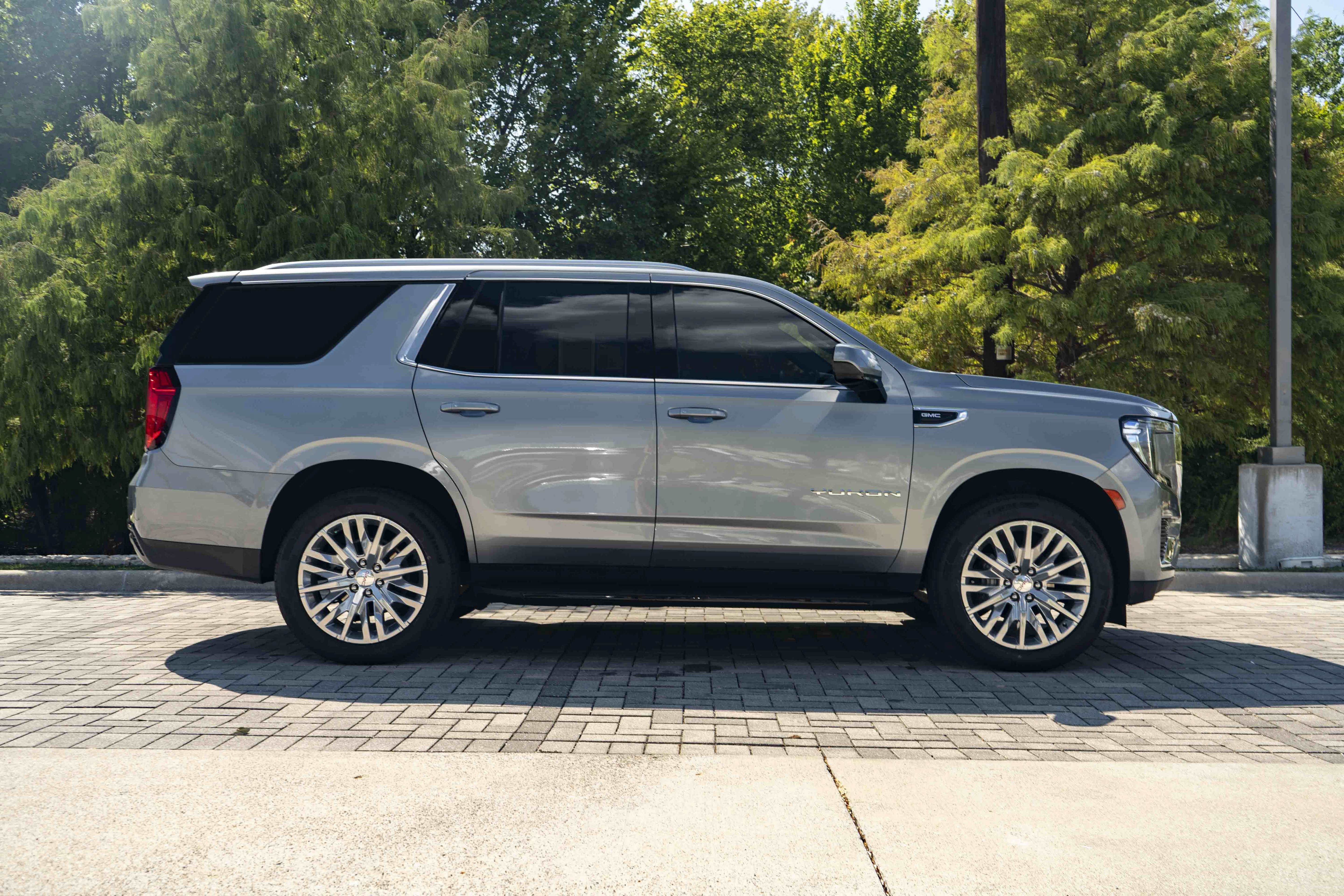 Used 2024 GMC Yukon SLE w/ Gmc Pro Safety Plus Package RWD image 9