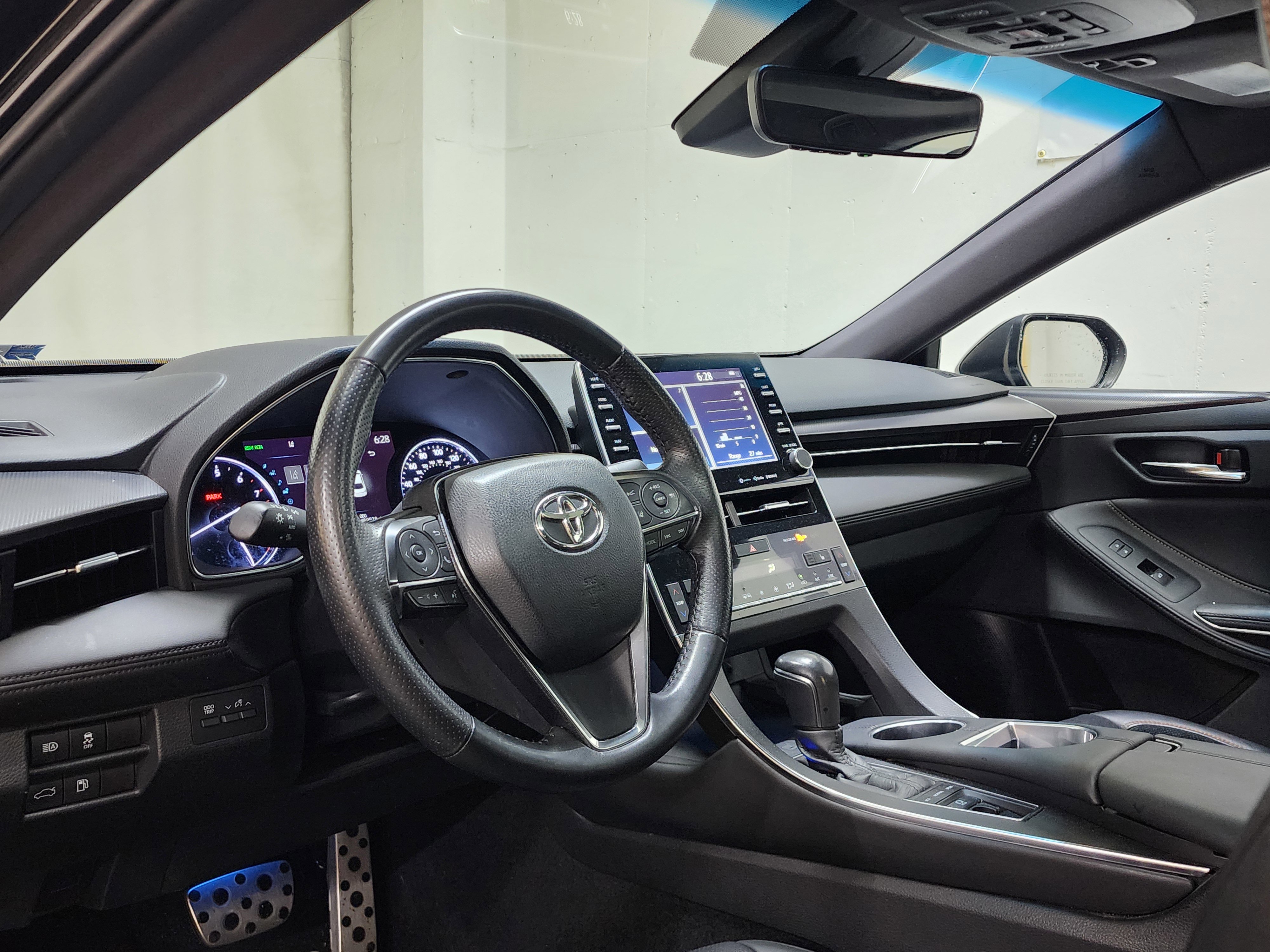 Used 2020 Toyota Avalon XSE image 12