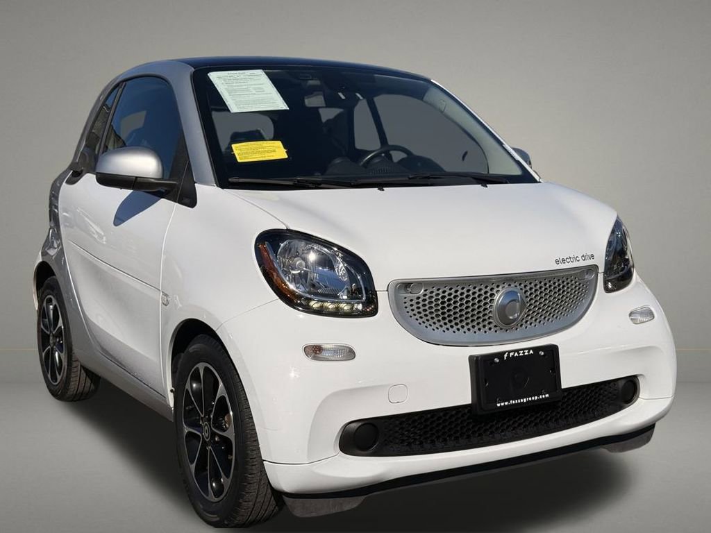 Used 2017 smart fortwo pure image 8