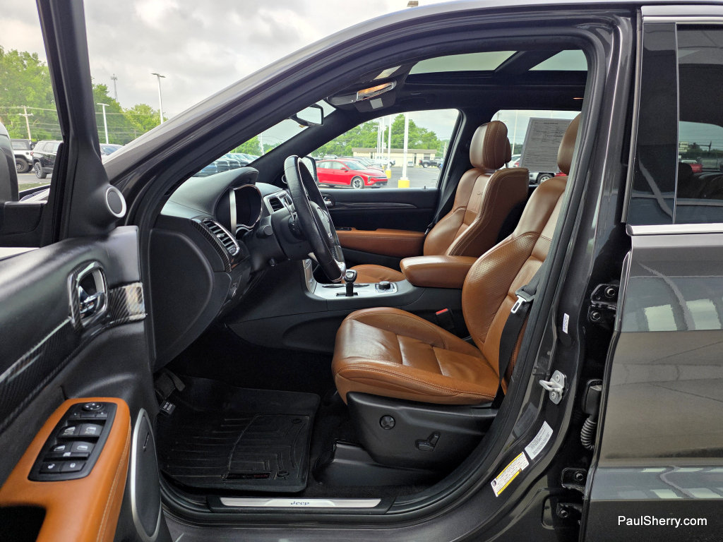 Used 2015 Jeep Grand Cherokee SRT AWD/4WD image 29