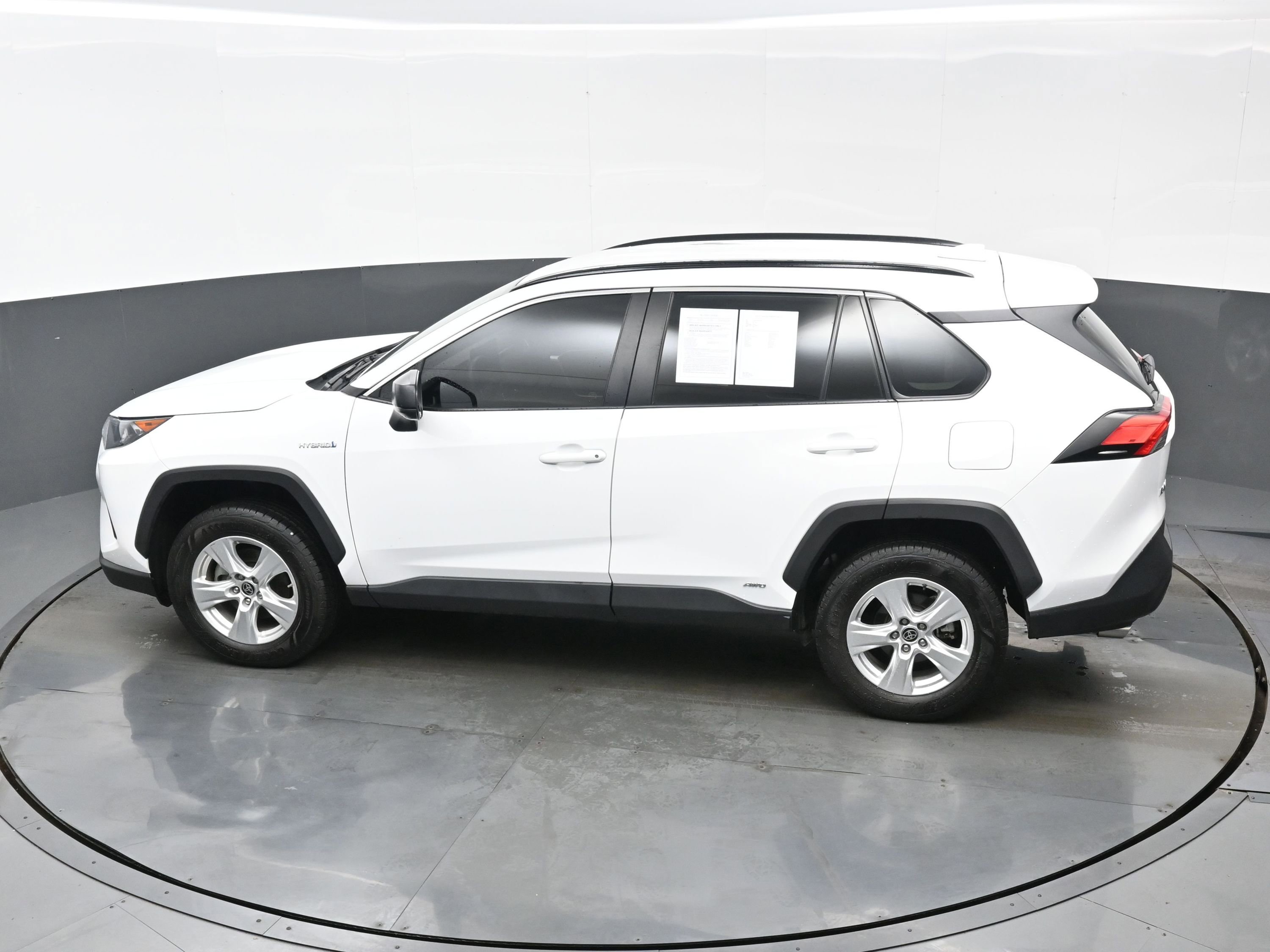 Used 2021 Toyota RAV4 LE AWD/4WD image 35