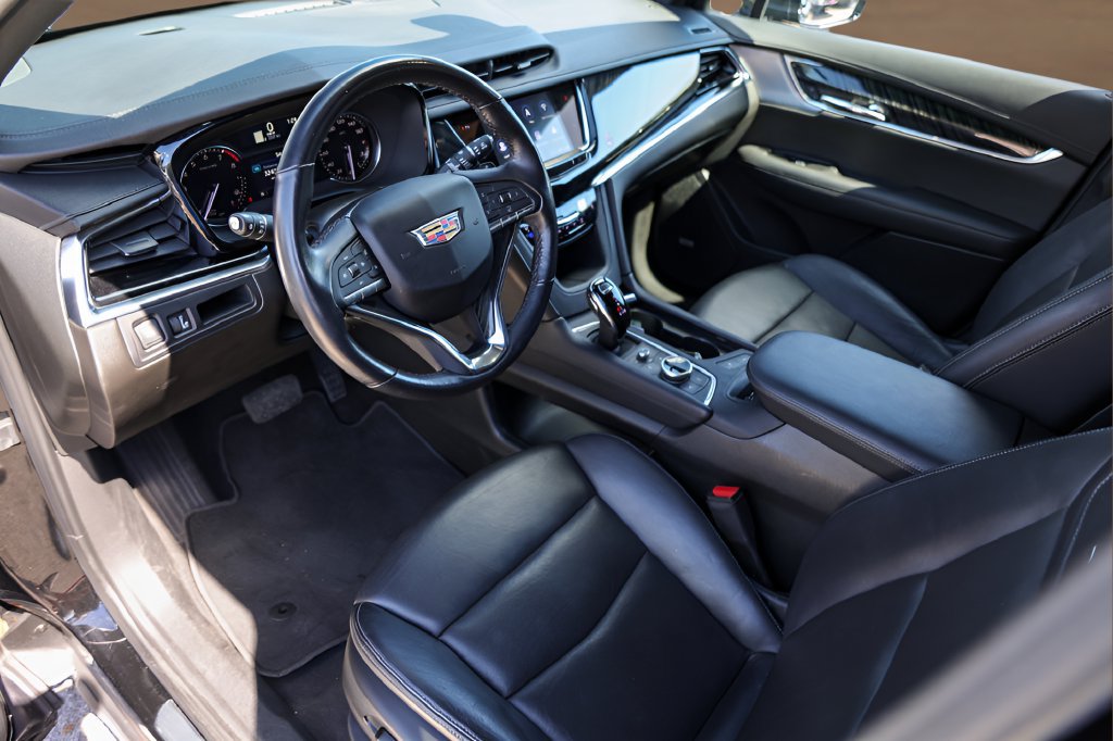 Certified 2025 Cadillac XT6 Premium Luxury FWD image 10