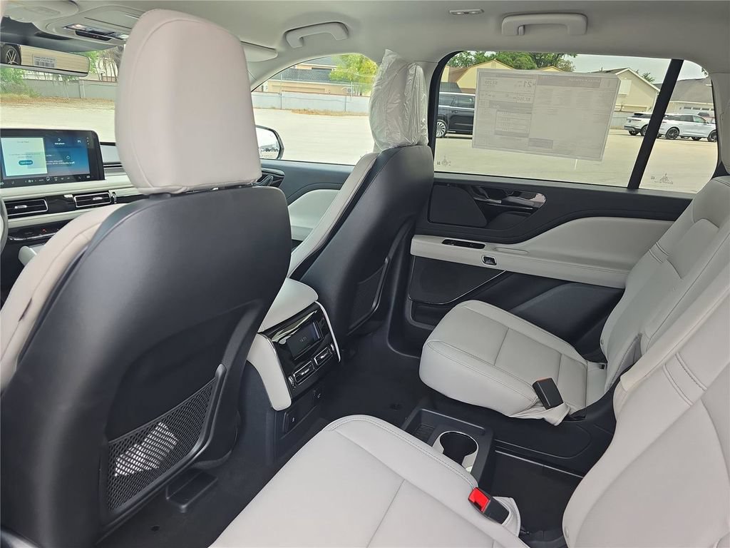 New 2026 Lincoln Aviator 2WD image 11