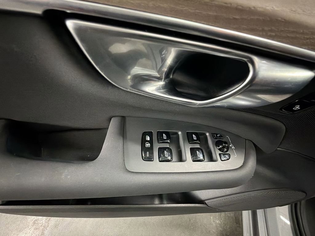 Used 2025 Volvo XC90 B6 Plus w/ Protection Package Premier image 24