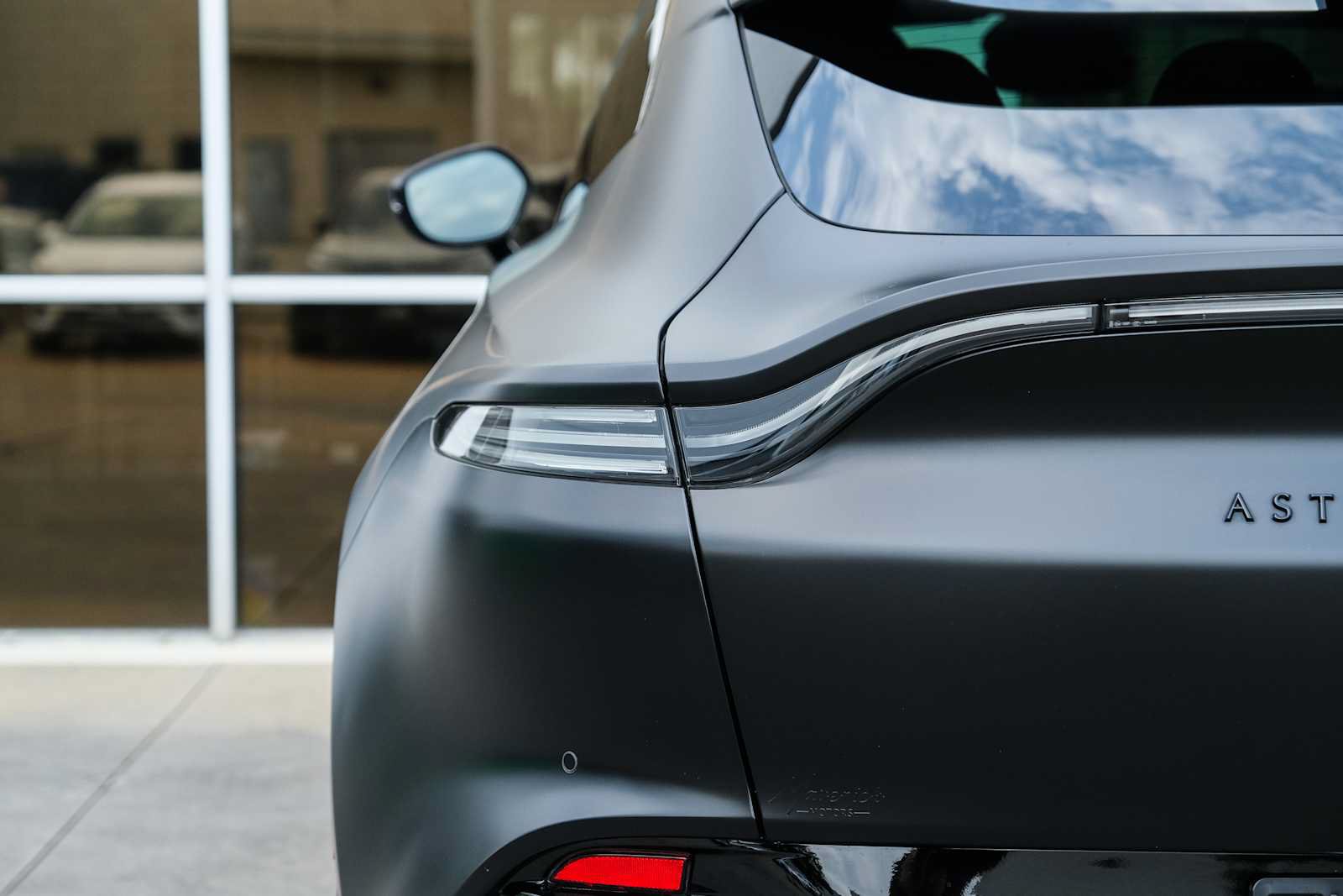 Used 2023 Aston Martin DBX AWD/4WD image 12