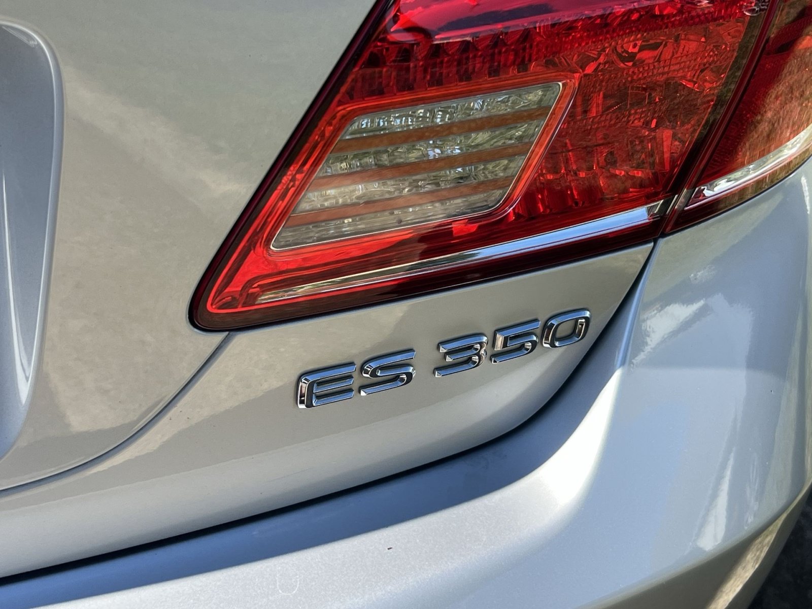Used 2010 Lexus ES 350 w/ Preferred Accessory Package FWD image 24