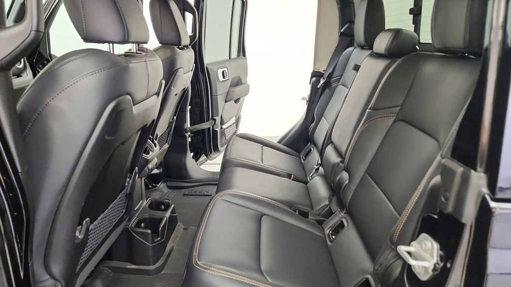 Used 2025 Jeep Gladiator Sport image 18