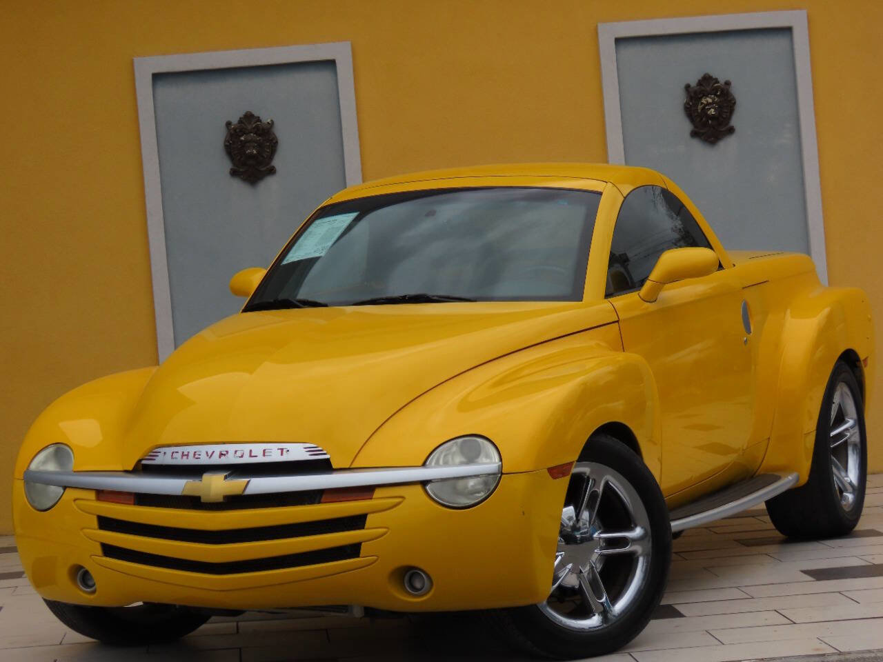 Used 2004 Chevrolet SSR w/ Preferred Equipment Group image 9
