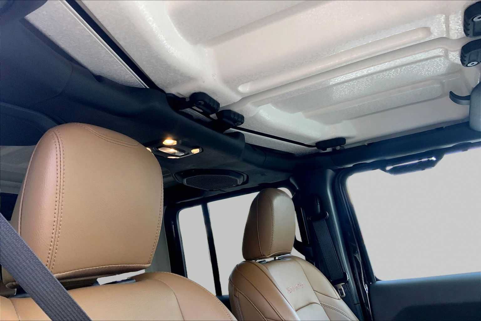 Used 2022 Jeep Wrangler Unlimited Sahara w/ Cold Weather Group AWD/4WD image 12