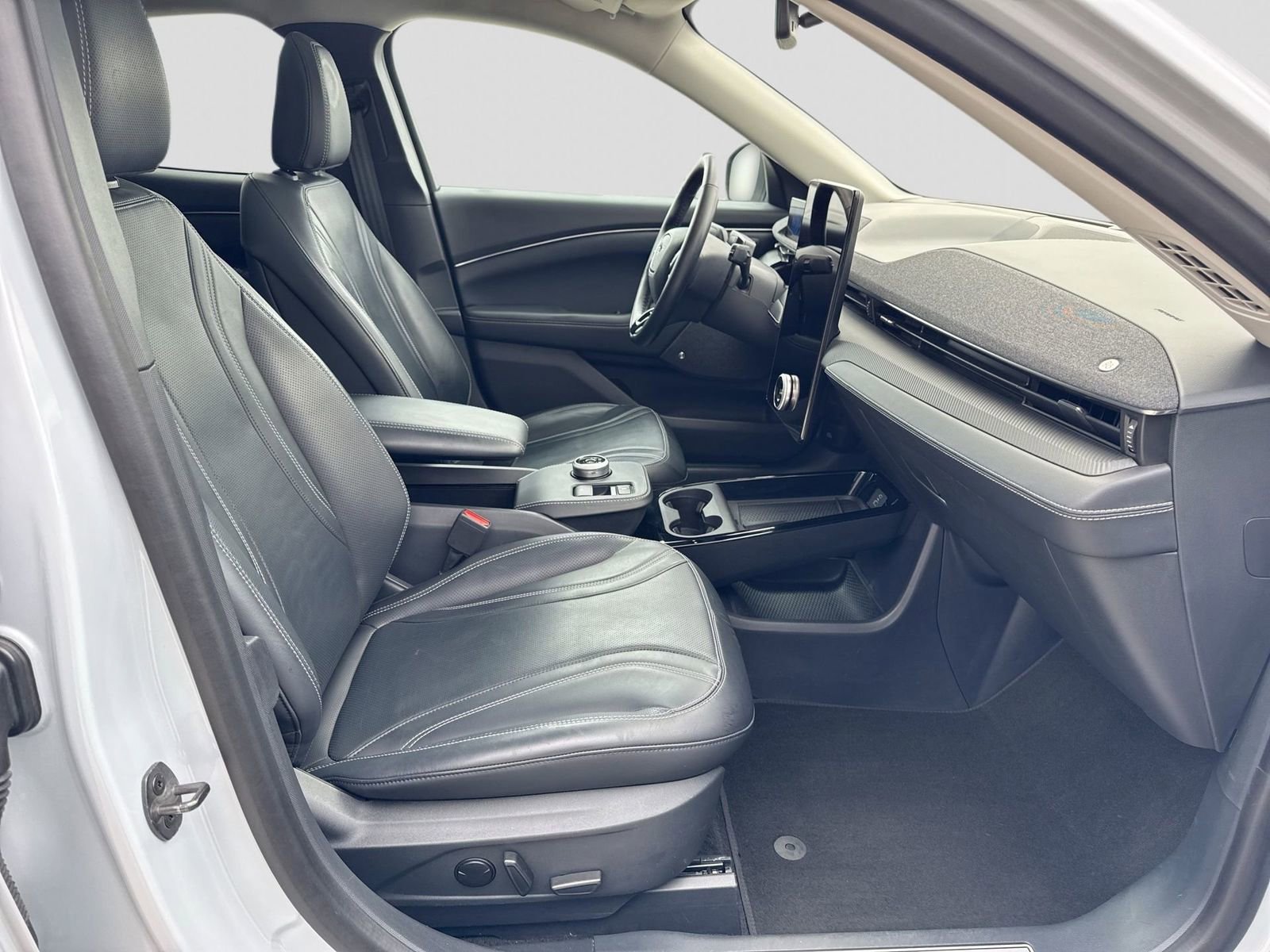 Used 2022 Ford Mustang Mach-E Premium image 7