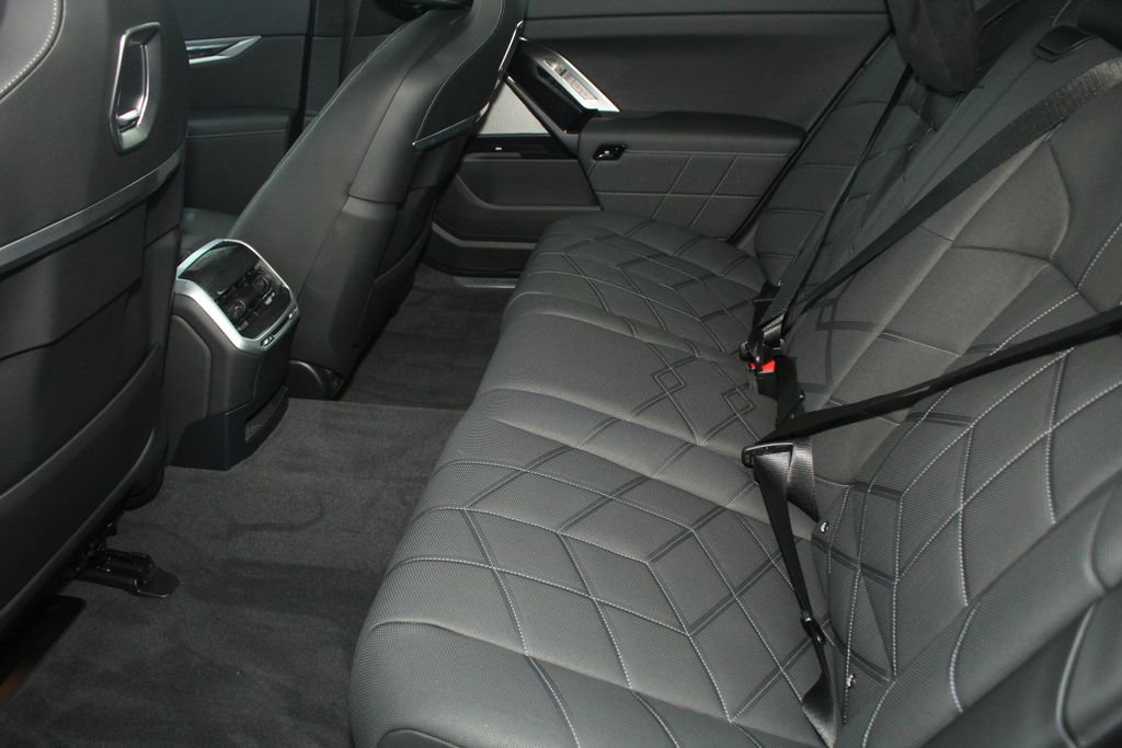 Used 2025 BMW i7 xDrive60 AWD/4WD image 23