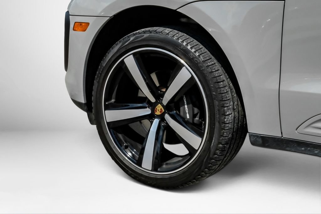 Used 2024 Porsche Macan AWD/4WD image 56