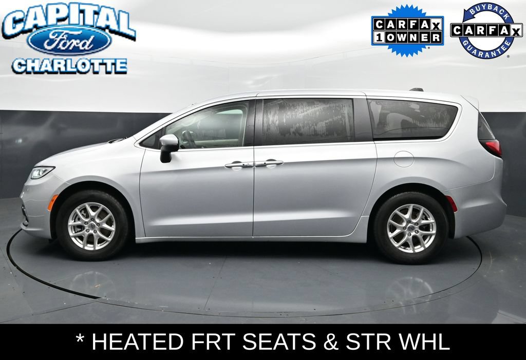 Used 2023 Chrysler Pacifica Touring-L FWD image 4