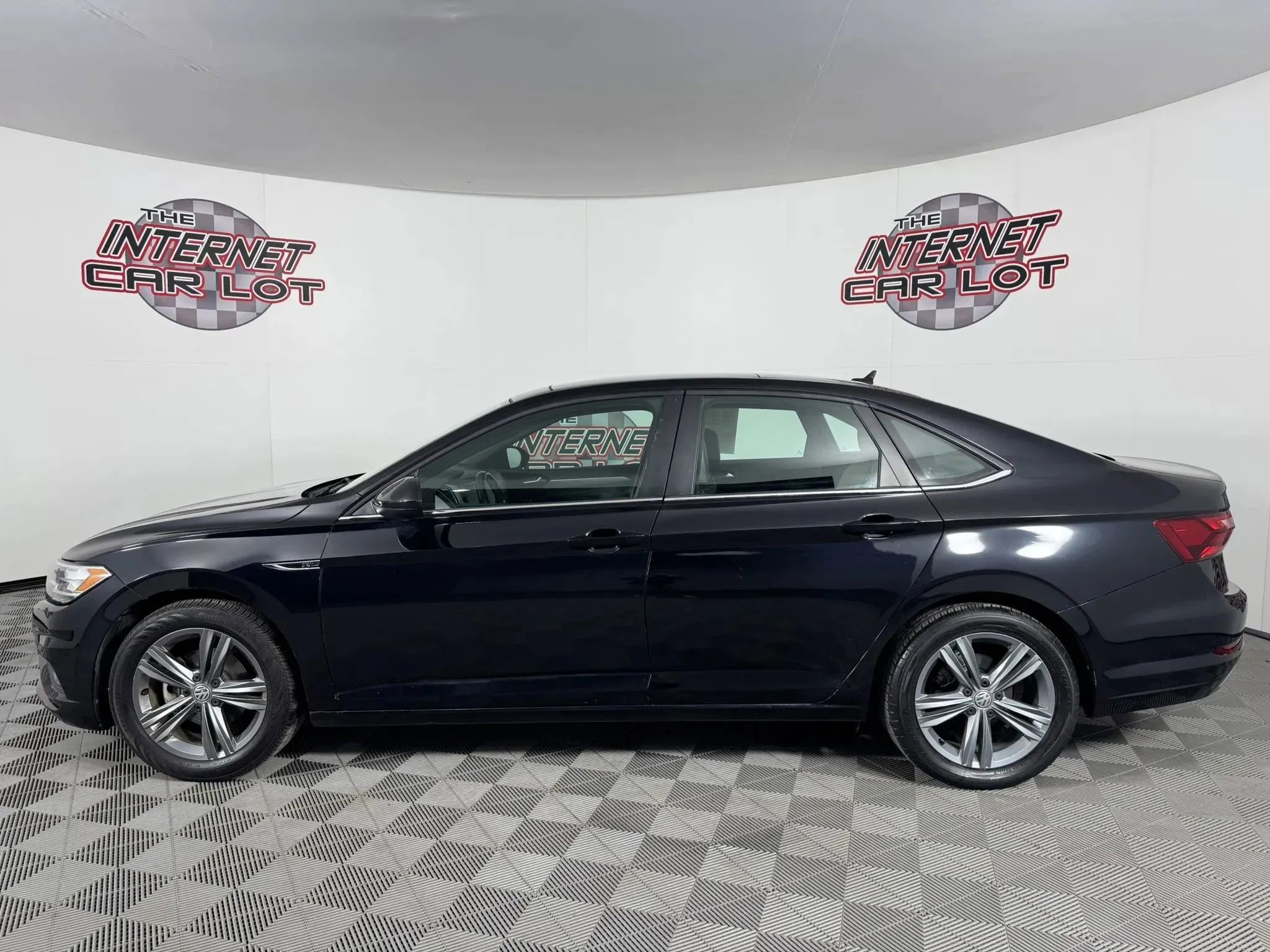 Used 2020 Volkswagen Jetta R-Line FWD image 4