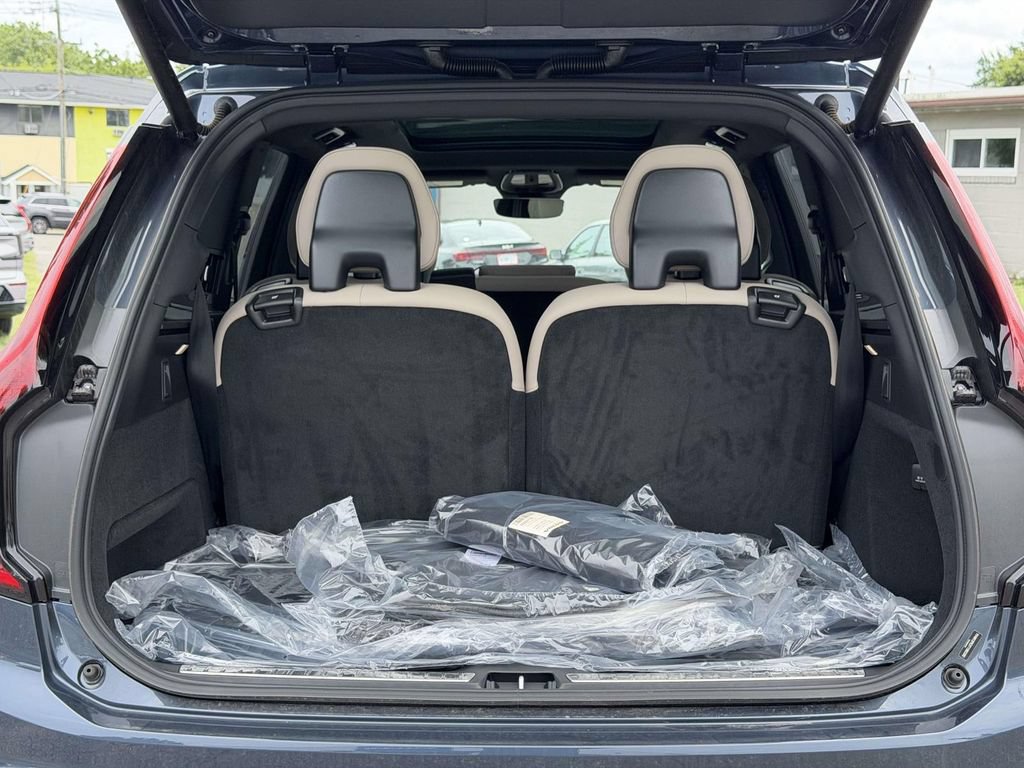 New 2026 Volvo XC90 B5 Plus w/ Protection Package AWD/4WD image 13