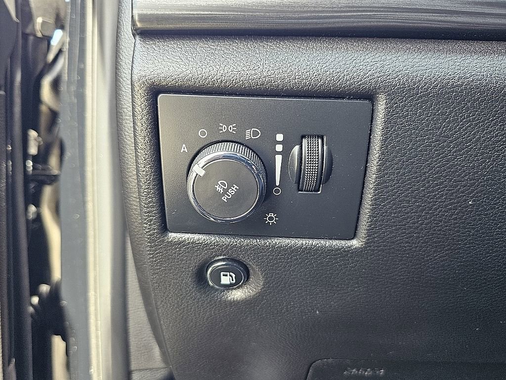 Used 2020 Jeep Grand Cherokee Laredo w/ 18" Wheel & 8.4" Radio Group image 26