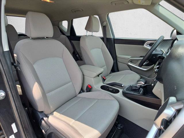 Used 2025 Kia Soul LX w/ LX Technology Package FWD image 19