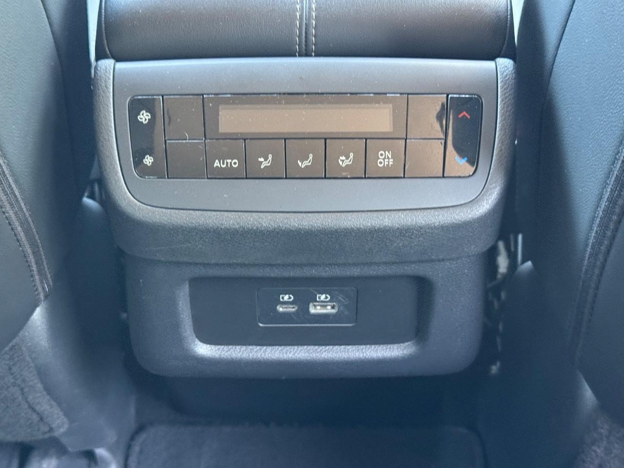 Used 2025 Nissan Pathfinder SL FWD image 18