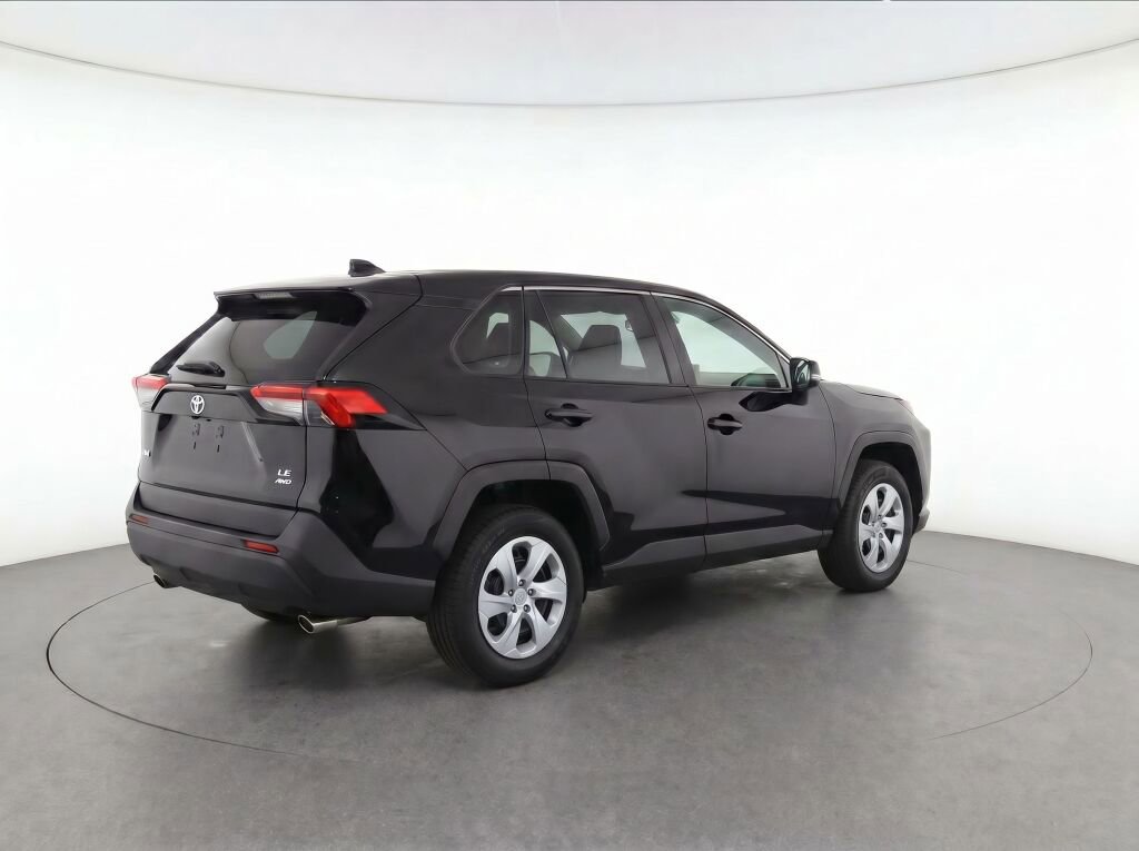 Used 2025 Toyota RAV4 LE AWD/4WD image 5