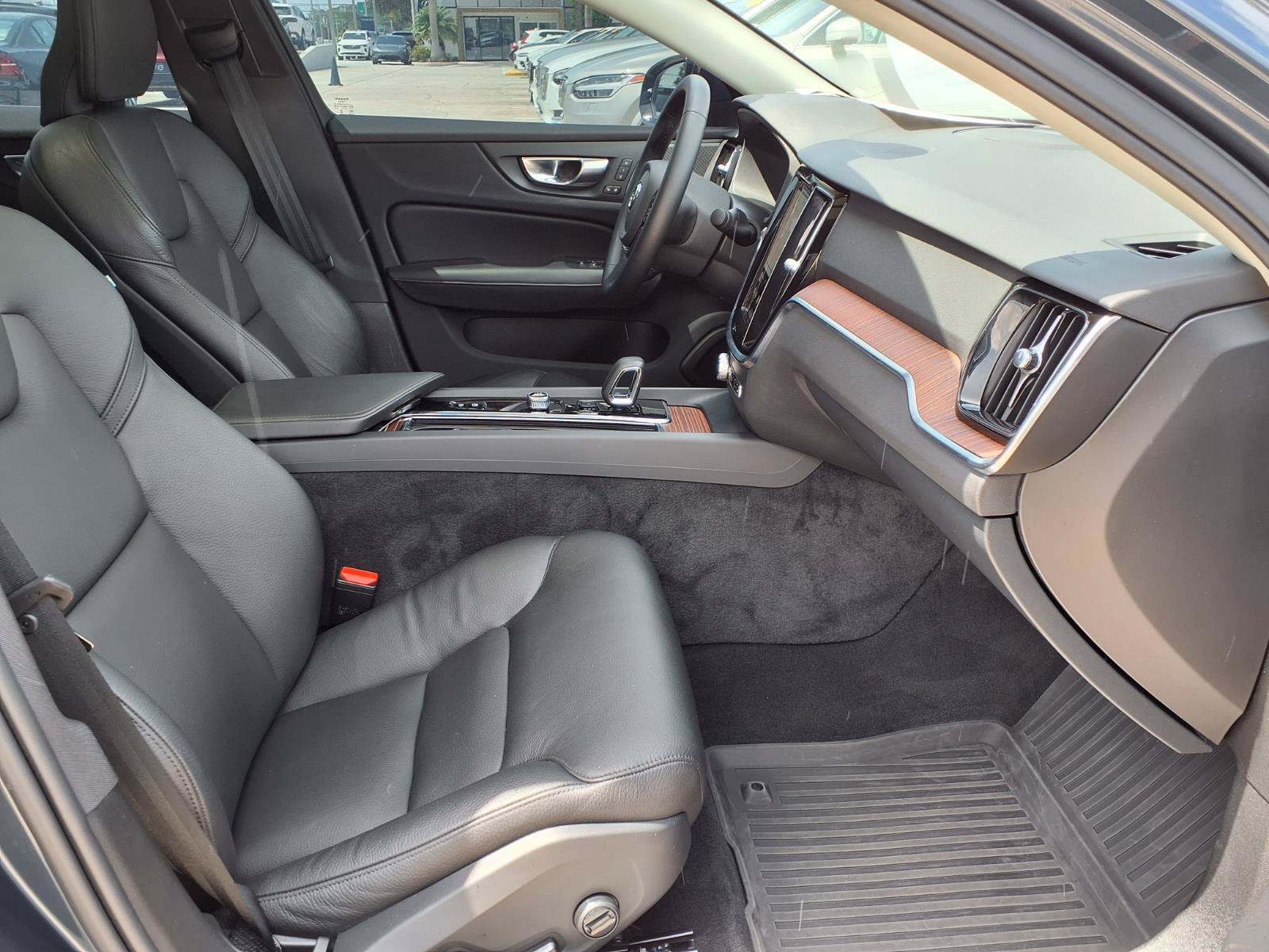 Certified 2025 Volvo S60 B5 Plus FWD image 11