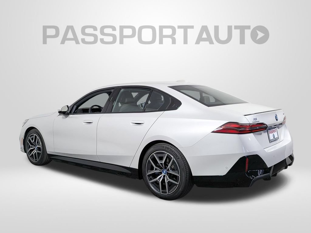 Used 2025 BMW i5 xDrive40 w/ M Sport Package AWD/4WD image 3
