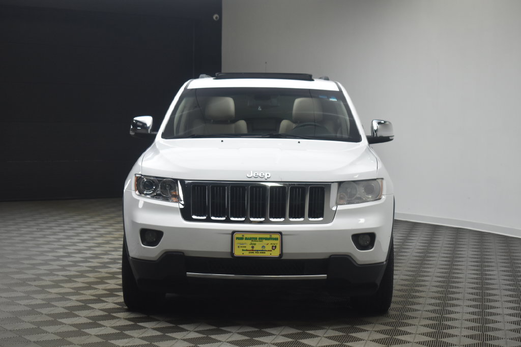 Used 2013 Jeep Grand Cherokee Limited w/ Trailer Tow Group IV AWD/4WD image 18