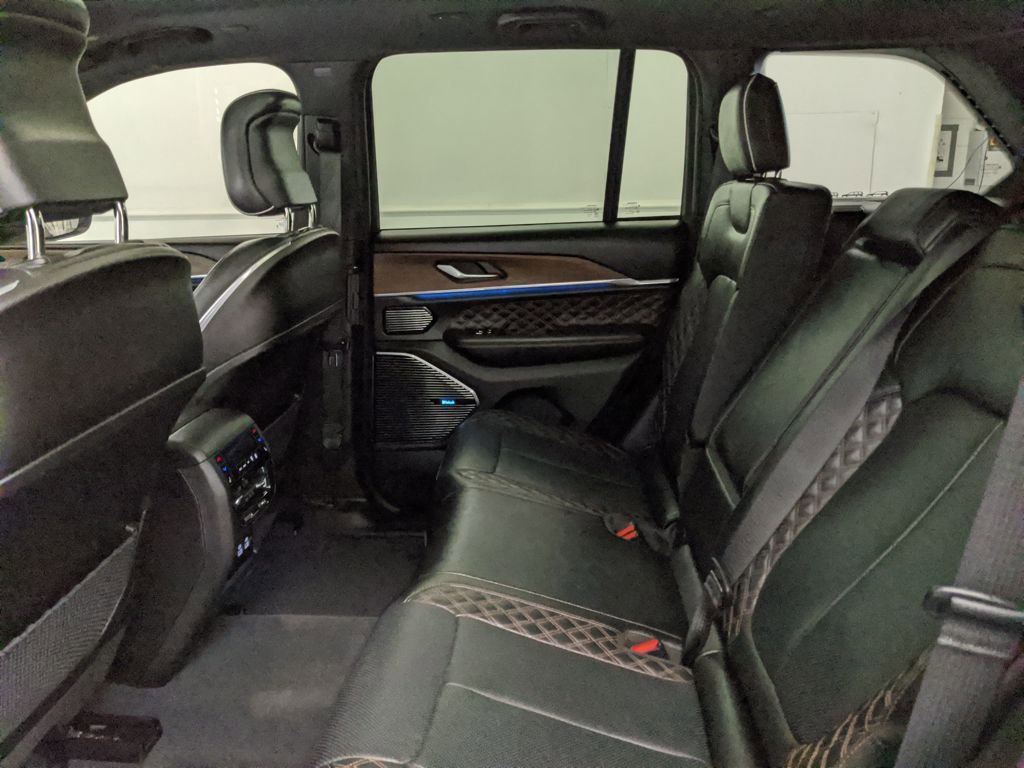 Used 2023 Jeep Grand Cherokee Summit image 18